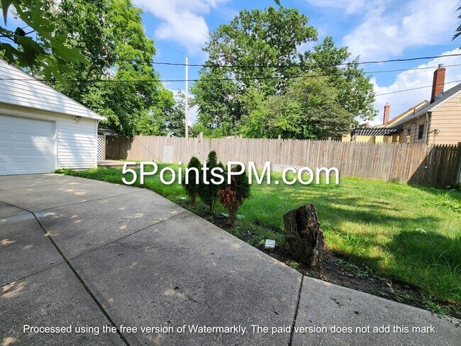 Foto del edificio - 21411 Raymond St