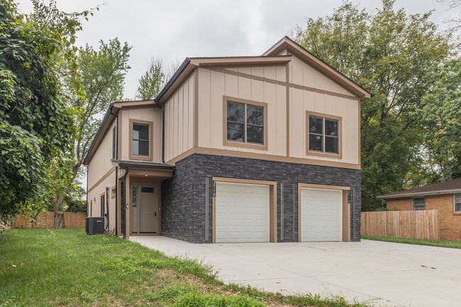 Building Photo - 271 Garry Dr