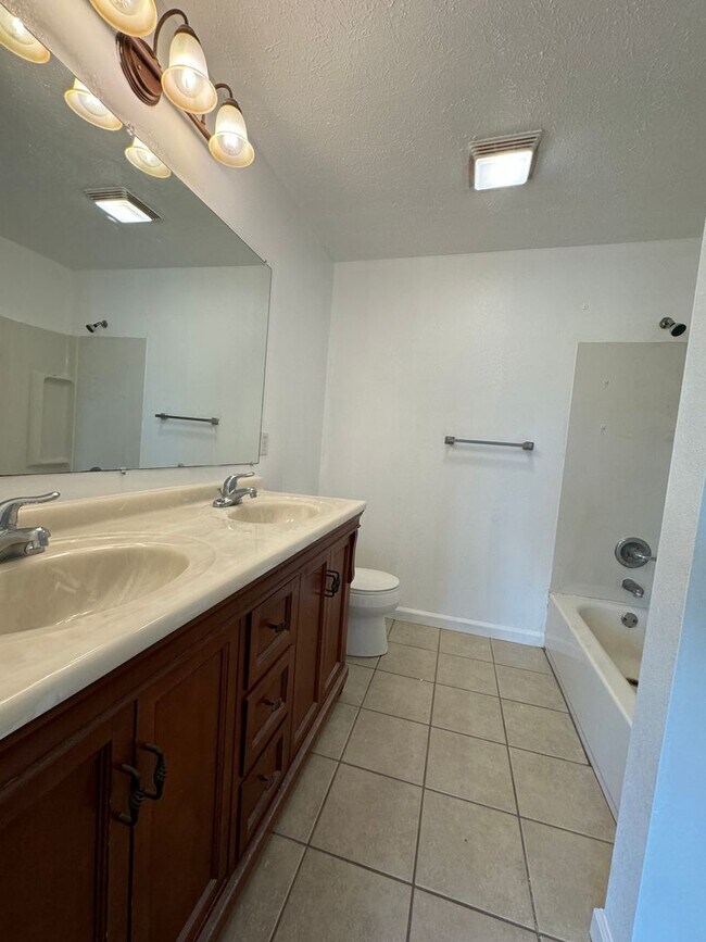 Building Photo - Country living with this large 3 bedroom 2...