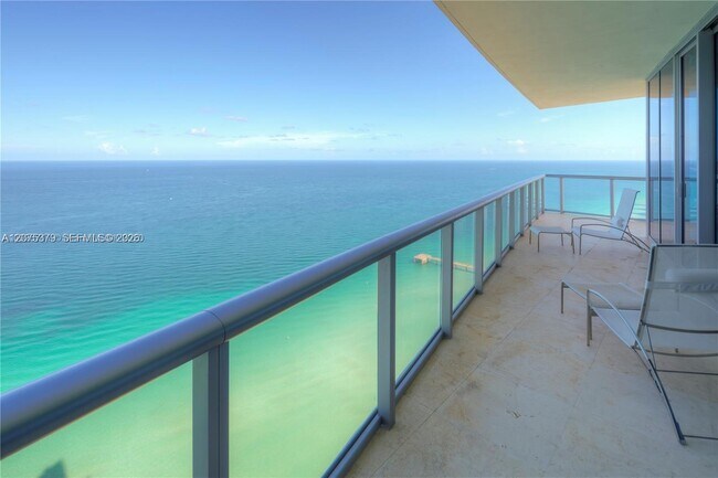 Foto del edificio - 17001 Collins Ave