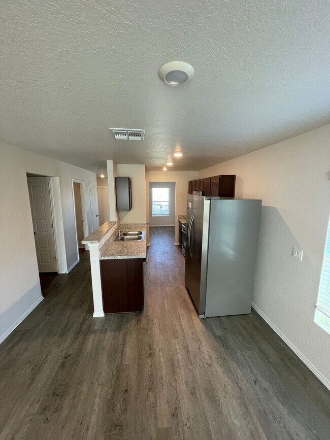 Building Photo - *Pre-leasing* Three Bedroom | Two Bath Hom...