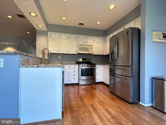 Building Photo - 12 Thorngate Ct