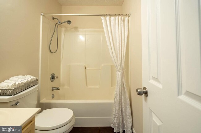 Building Photo - 35530 Golf Course Dr