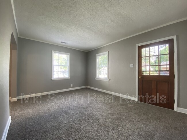 Building Photo - 3552 Rockwood Ave