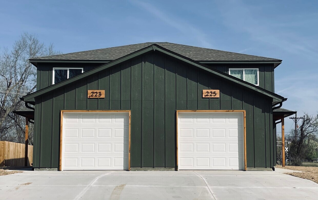 223 S Fairland Ave, Coweta, OK 74429 Townhome Rentals in Coweta OK