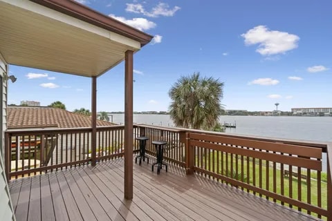 Foto del edificio - 308 Miracle Strip Pkwy SW