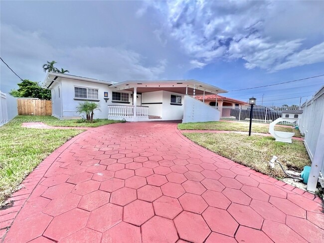 Foto del edificio - 5751 SW 2nd Terrace