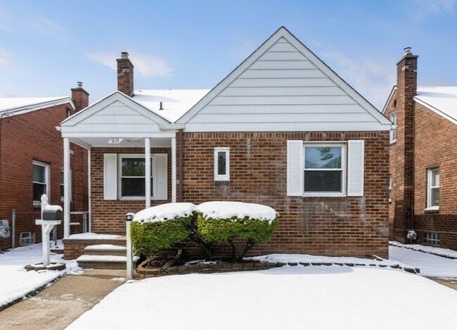 Building Photo - 811 White Ave