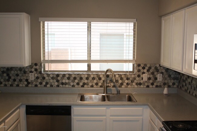 Foto del edificio - 6123 N 135th Dr