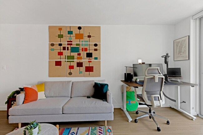 Foto del edificio - 64B W 37th St