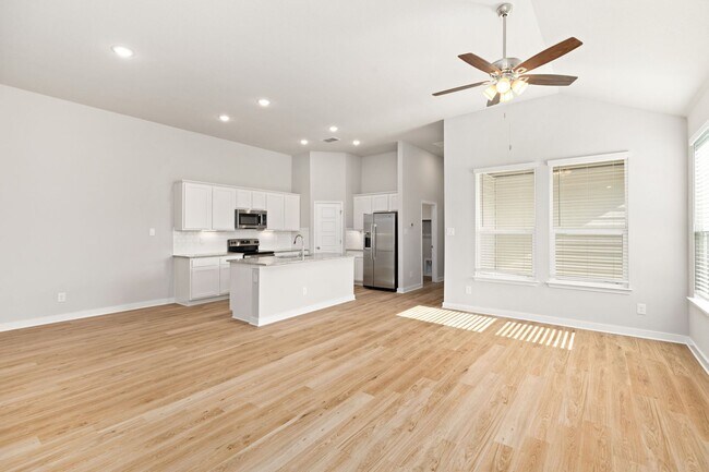 Foto del edificio - Stunning 4x3 Luxury Duplex in Buda, TX!