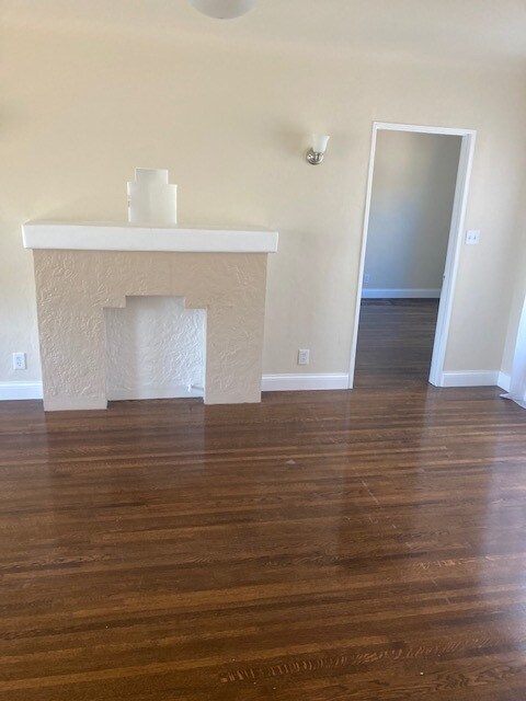 Living room - 928 S Walker Ave