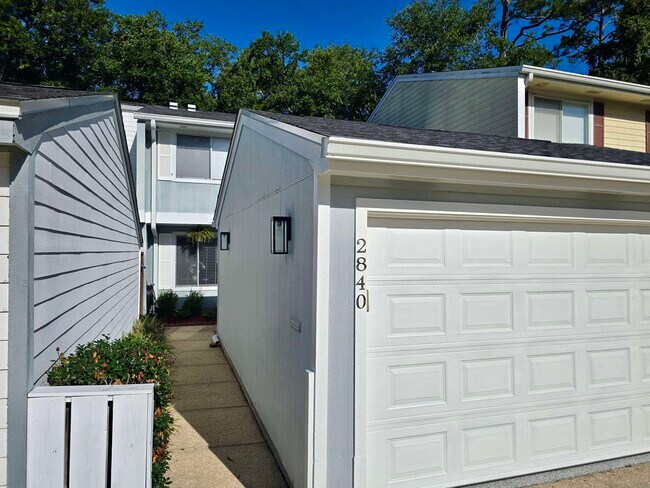 Foto del edificio - 2840 Blairstone Ct
