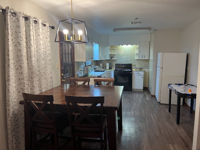 Photo - 1615 Cincinnati Ave Apartment