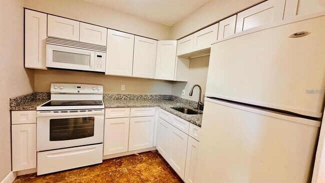 Foto del edificio - 390 W Haines Blvd