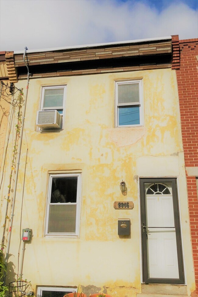 Foto del edificio - Beautiful 2-Bed Townhome in Fishtown! Avai...
