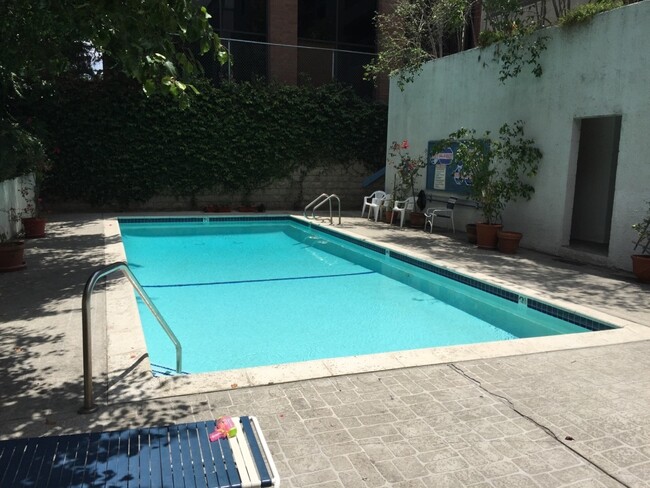 Foto del edificio - Charming 2bed/2bath Condo with HUGE Privat...