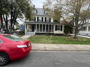 Building Photo - 310 Oakley St