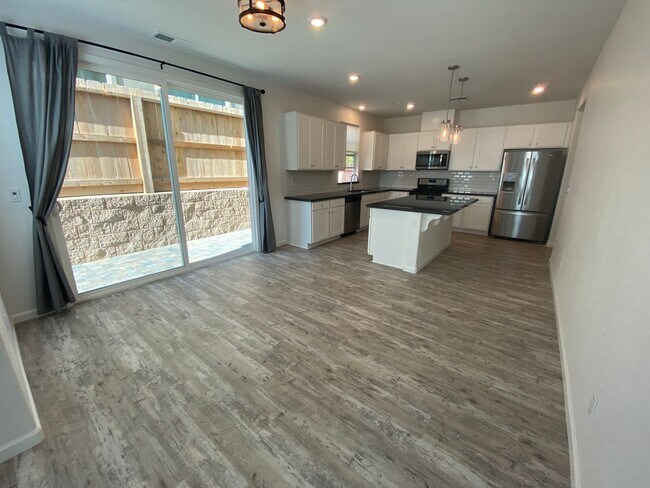 Building Photo - Beautiful Newer Folsom 4 Bedroom!
