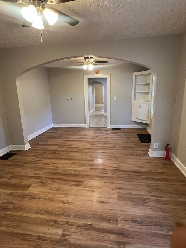 Building Photo - 2914 Winthrop Ave