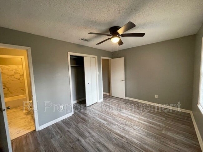 Building Photo - 6989 Amberly Way Dr