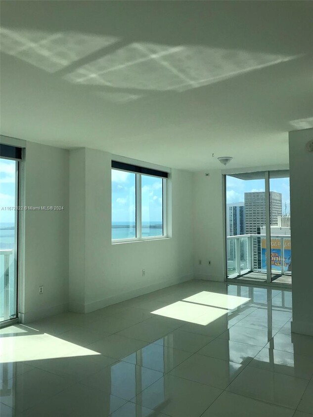 Foto principal - 244 Biscayne Blvd