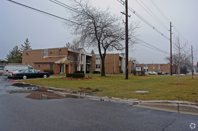 Foto del edificio - Sylvan Lake Condos