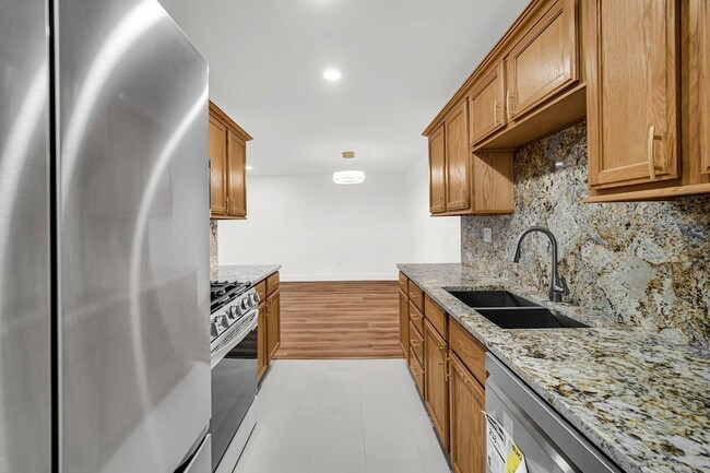 Foto del edificio - 8936 N Parkside Ave