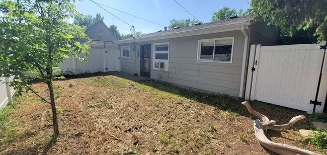 Building Photo - 509 Burlington Ave