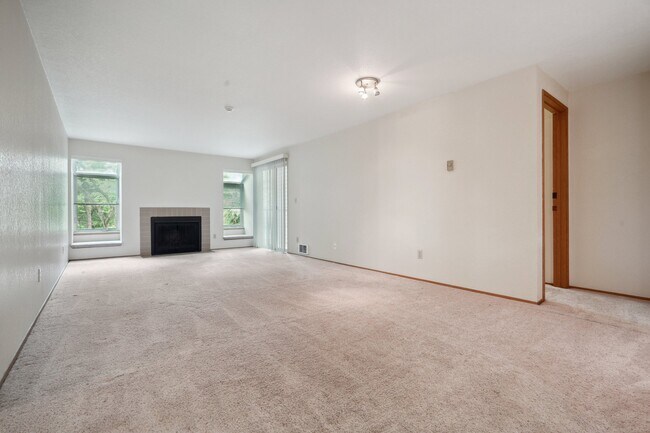 Foto del edificio - 7338 W Lake Sammamish Pky NE