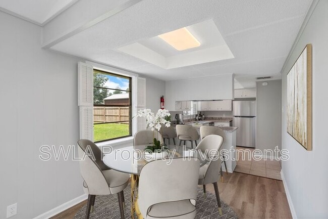 Building Photo - 338 Vanessa Ave