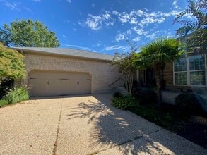 Building Photo - 2485 Belshaw Dr