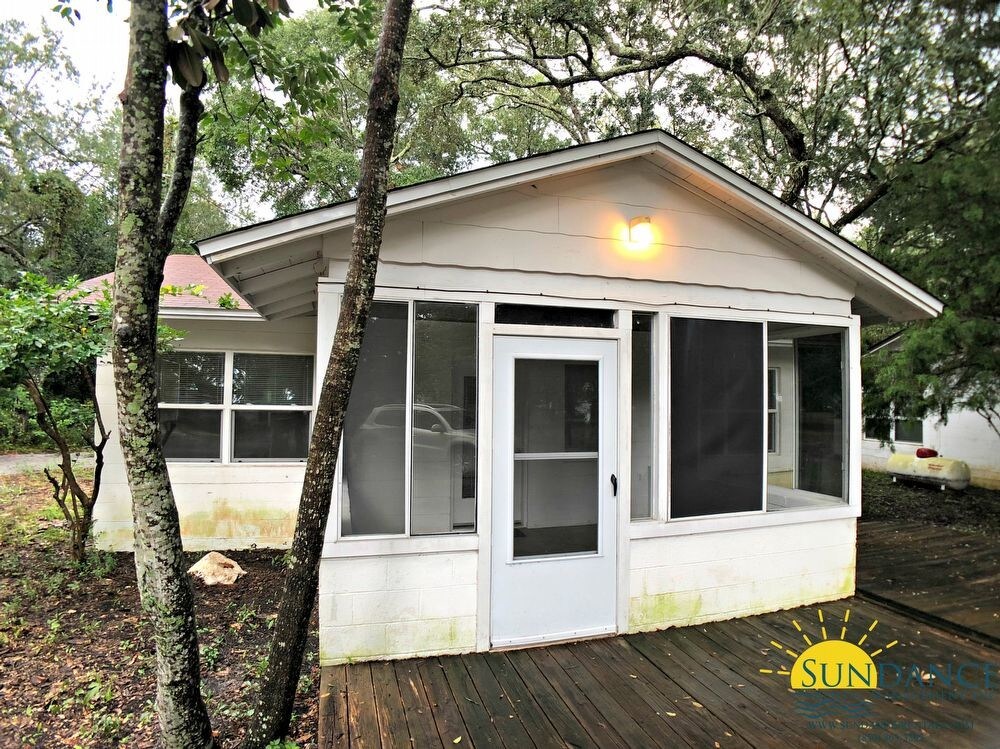 Primary Photo - Quaint 2 Bedroom Cottage in Mary Esther