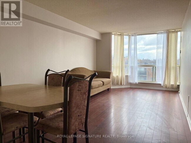 Photo du bâtiment - 309 Major Mackenzie Dr E