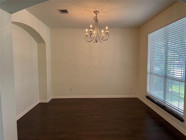 Building Photo - 1511 Homewood Cir