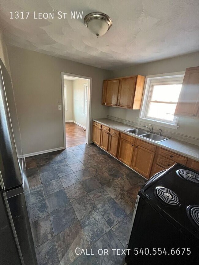 Foto del edificio - 1317 Leon St NW