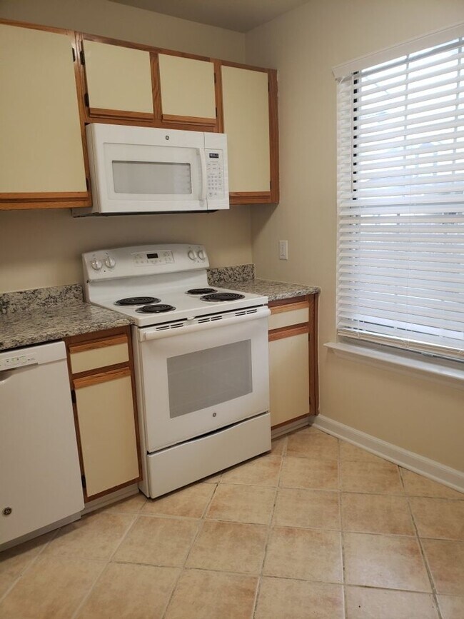 Building Photo - Remodeled Townhouse in Bear Area