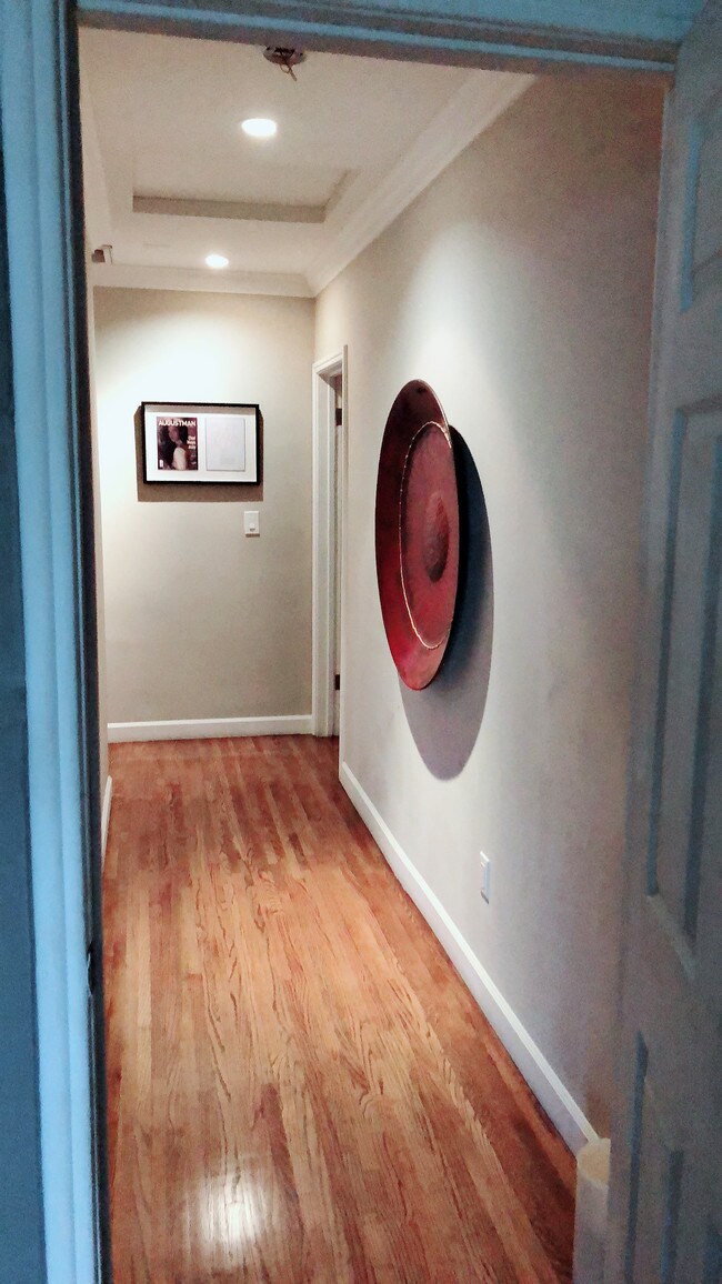 Foto del edificio - 1074 Queen Anne Pl