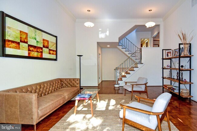 Foto del edificio - 2700 Unicorn Ln NW
