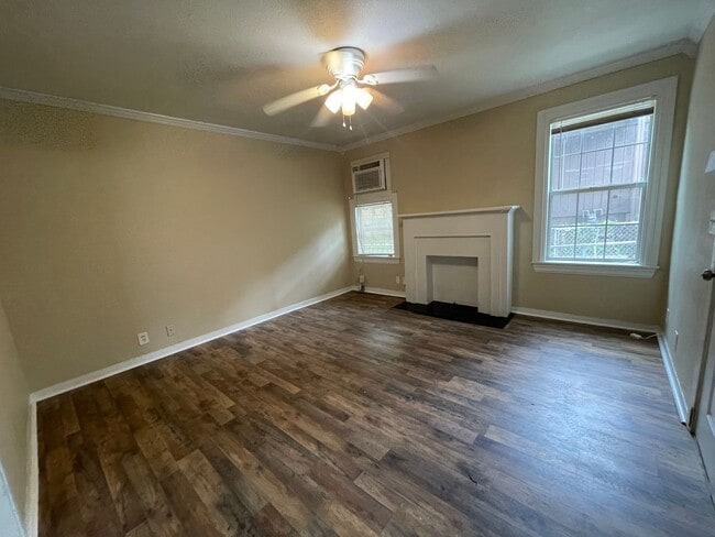 Building Photo - Super cute home right off of Line Avenue!