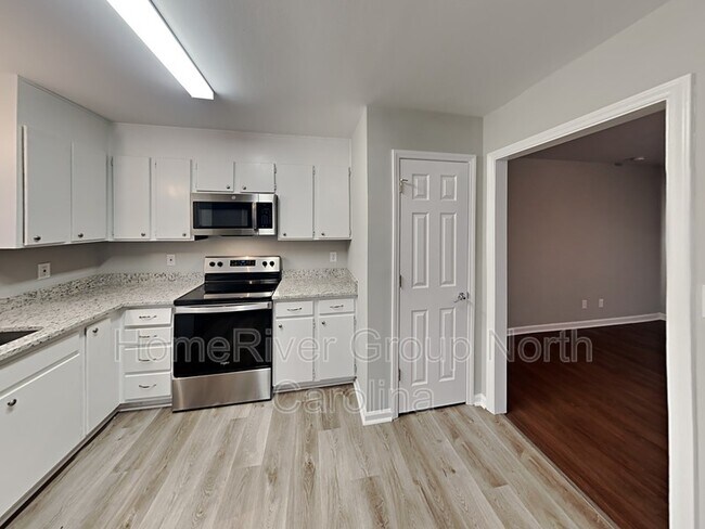 Building Photo - 465 Carolyn Dr