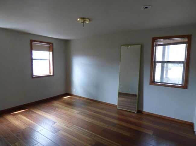 Foto del edificio - Downstairs 2 Bedroom/1 Bath Duplex in the ...