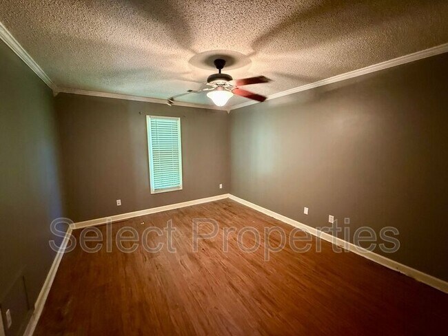 Foto del edificio - 1401 Elmdale Pl