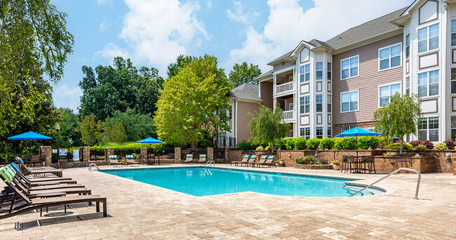 Foto del edificio - The Fairways at Birkdale Apartment Homes