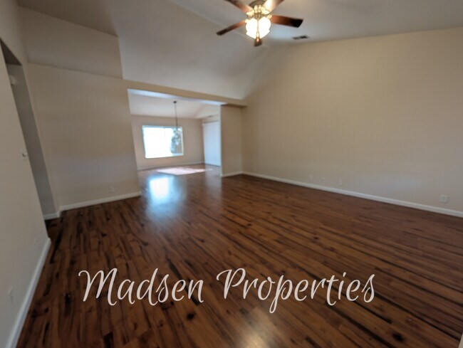 Foto del edificio - 2737 Manning Ave