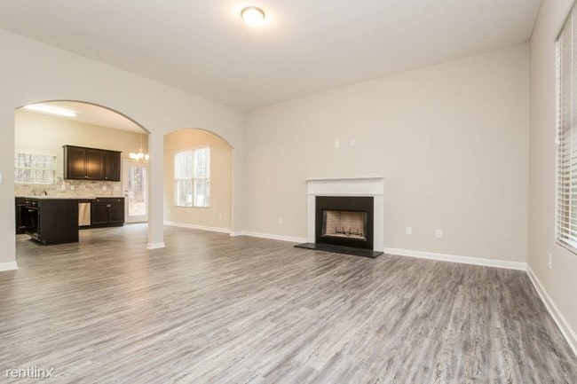 Building Photo - 231 Shady Glen