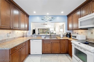 Building Photo - 6900 Dennis Cir