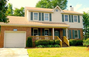 Building Photo - 635 Clinton Way W