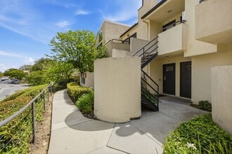 Building Photo - 13096 Le Parc Blvd