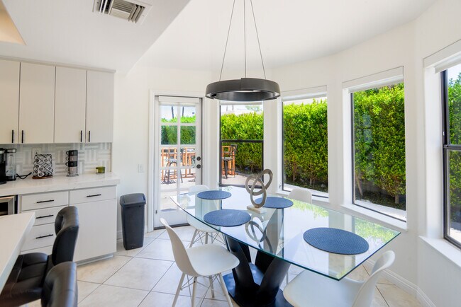 Foto del edificio - 74830 Waring Ct